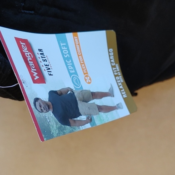 NWT Men's Relaxed Fit Cargo Shorts - Picture 4 of 11